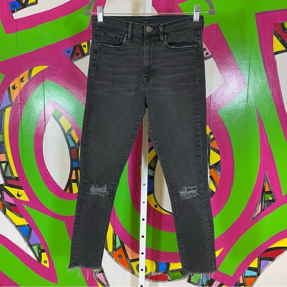 BDG, Crop Twig High Rise Distressed Jeans. Size 28. In excellent condition!